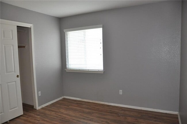 Building Photo - 10625 Royal Tara Cove