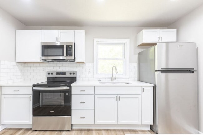 Building Photo - Remodeled 2-Bedroom Bungalow with Spacious Yard & 1-Car Basement Garage