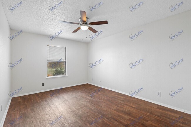 Building Photo - Cute 2/1 Unit in Fort Worth! **Move-in Spe...