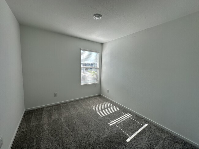 Building Photo - 833 Sandhill Crane Ln