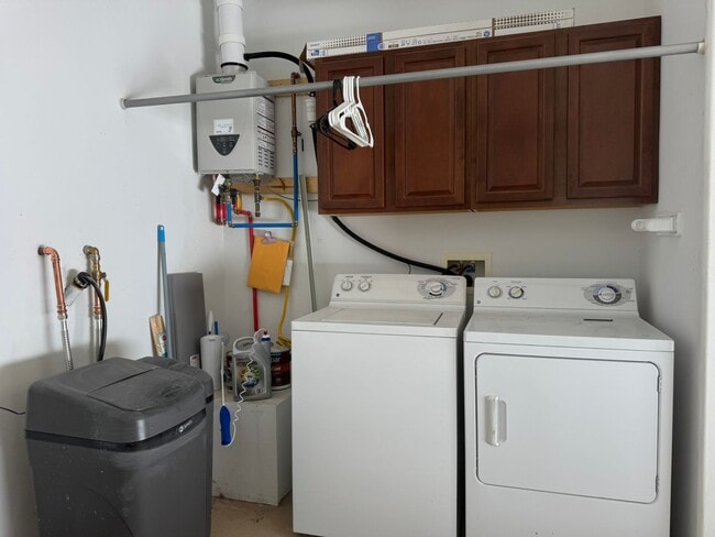 Building Photo - 3BR,2BS Custom home w/3 Car-Boat Deep Garage-Target shopping area