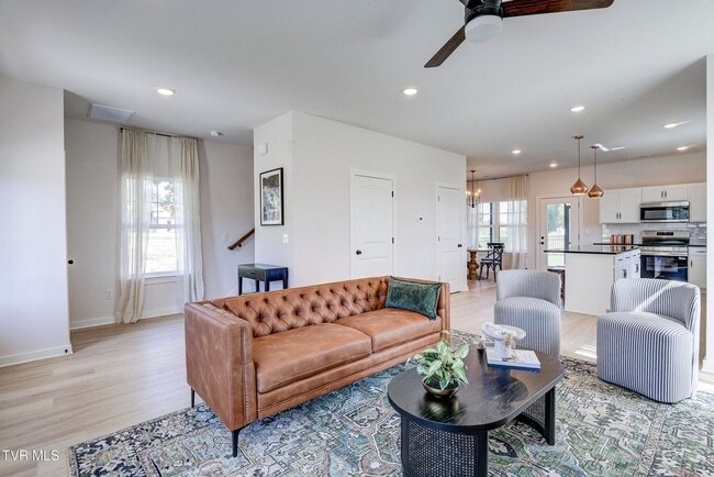 Building Photo - Brand New 3 bed 2 bath across from Northeast State Community College & TRI Cities Airport!