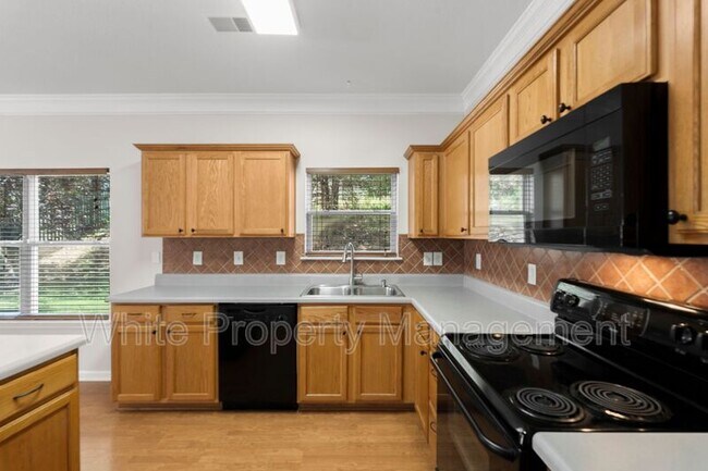 Building Photo - 12427 Oakton Hunt Dr