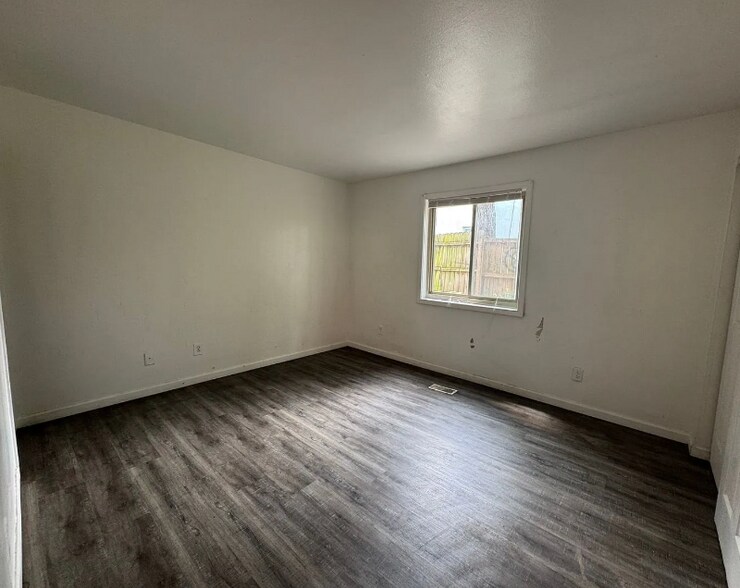Building Photo - 2030 Catalpa Dr.