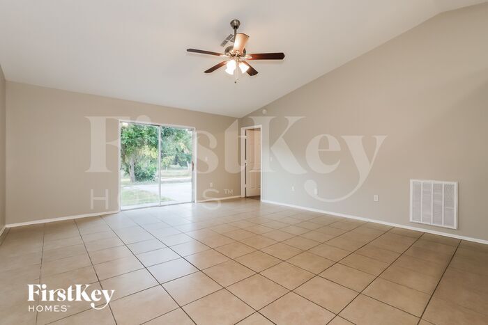 Building Photo - 208 Lindale St