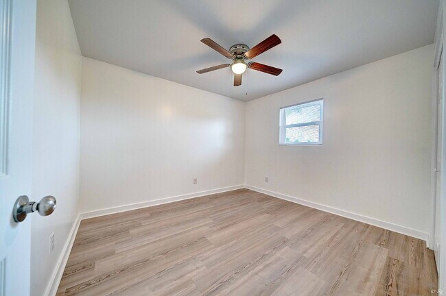 Building Photo - FRESHLY RENOVATED 2 Bed apartment in Lynn ...