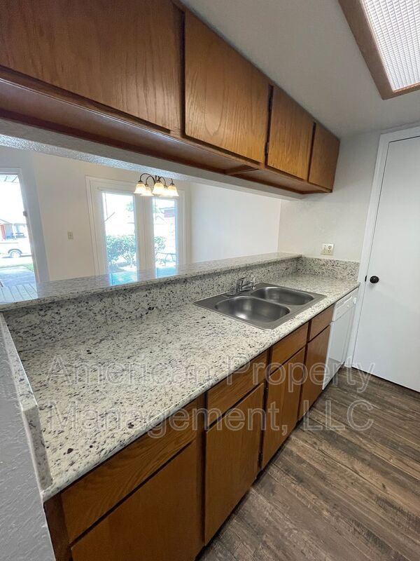 Building Photo - 13140 E 44th St