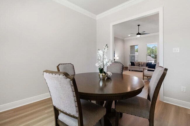 Building Photo - 2703 Louis Cir