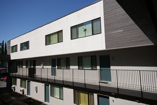 Building Photo - Fully remodeled studio apartment in gated community!