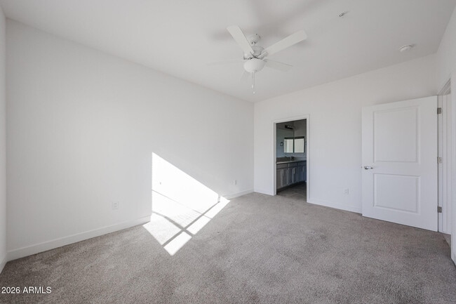 Building Photo - 2511 W Queen Creek Rd