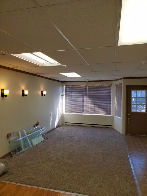 Building Photo - 408 E Iroquois St