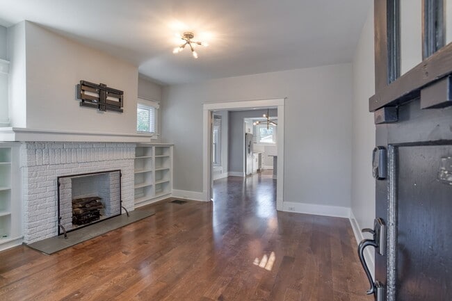 Building Photo - HOUSE FOR RENT