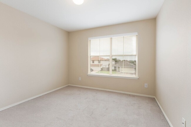 Building Photo - Great in gate Springwood Subdivision! Near...