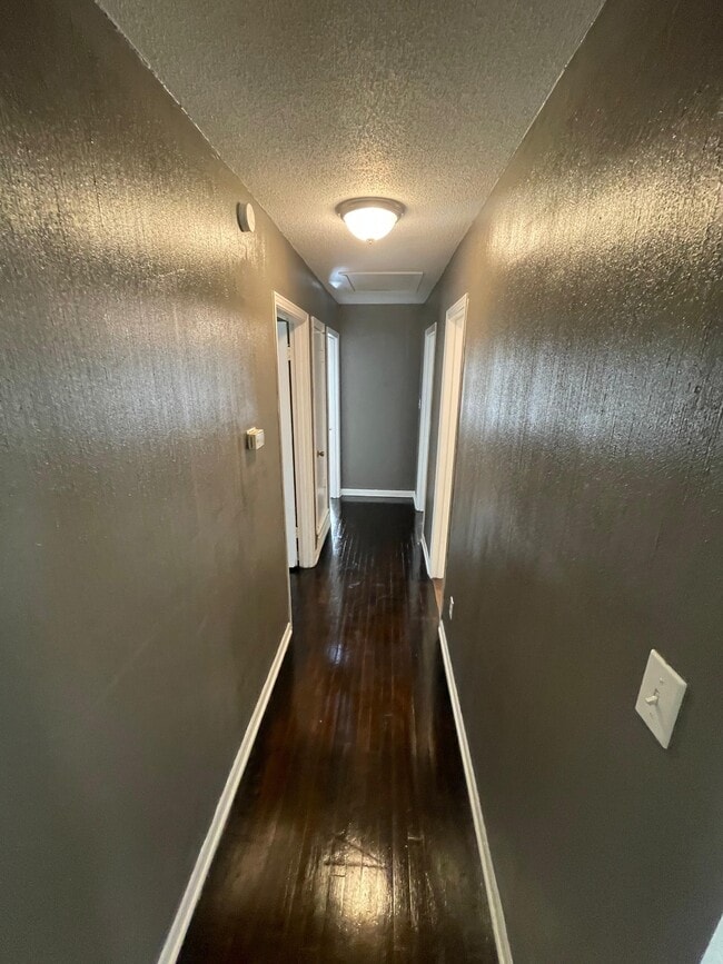 Building Photo - 4945 Clearbrook Cove