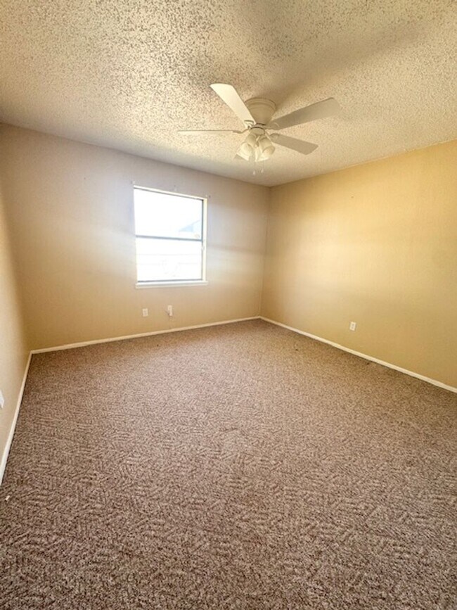 Building Photo - Country Living! 4 Bed 2 Bath Ready to Rent...