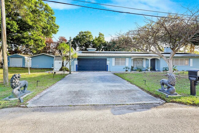 Building Photo - 4042 Greenwood Dr