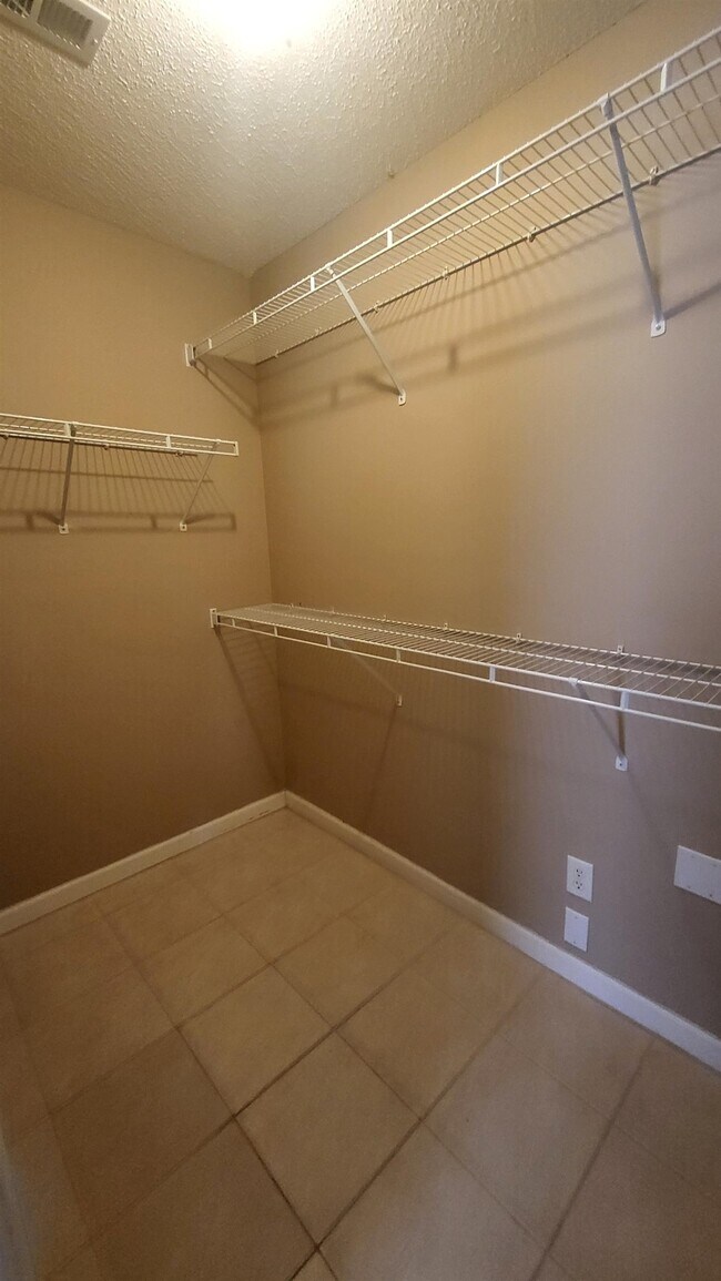 Building Photo - 3991 Sunset Lake Cove