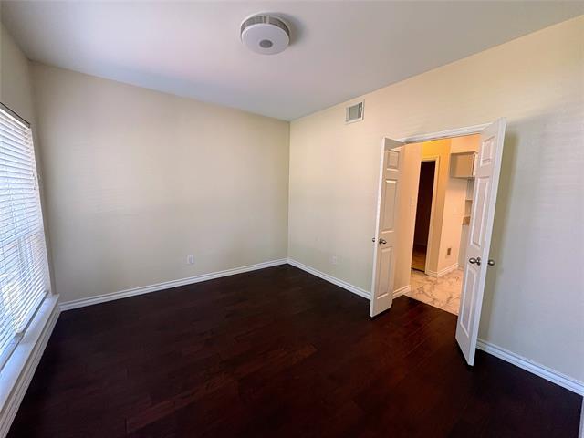 Building Photo - 512 Woodlake Dr