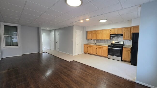 Building Photo - 722 Westside Ave