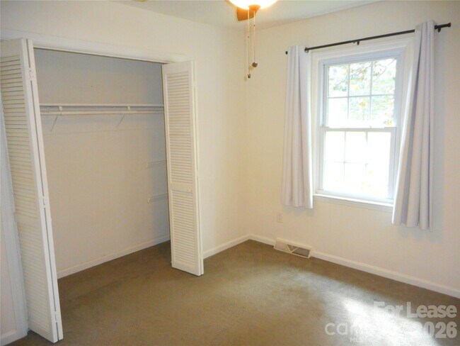 Building Photo - 733 Catawba Cir N