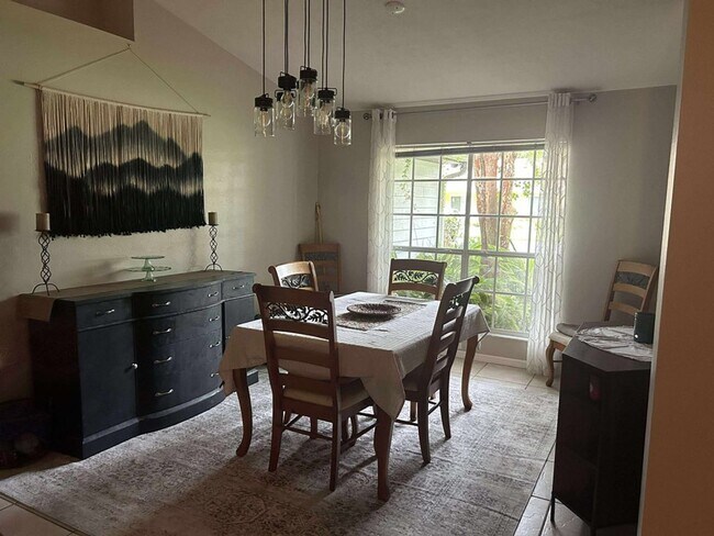 Building Photo - 4 Bed 2 Bath In Sable Chase