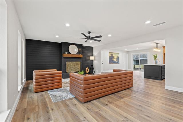 Building Photo - 3327 Carriage Cir