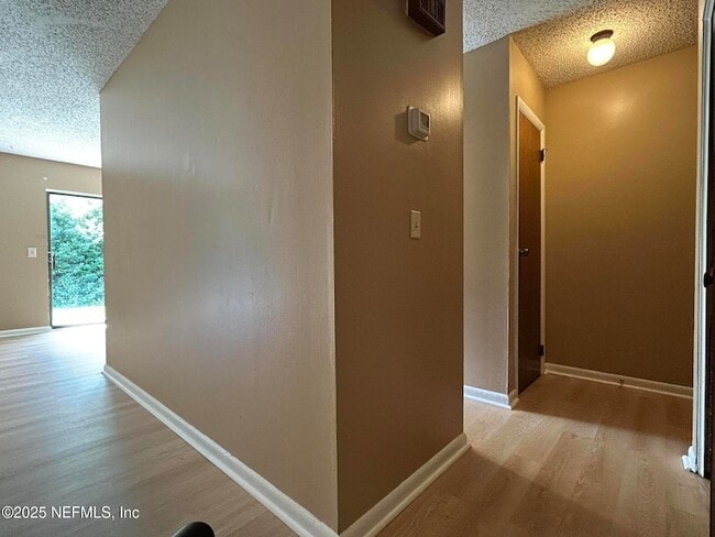 Building Photo - 808 Meadowbrook Dr