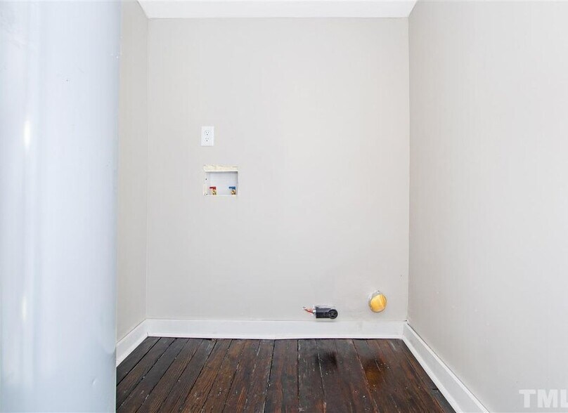 Building Photo - 520 Commonwealth St