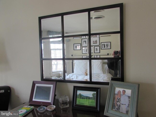 Building Photo - 112 Commerce St