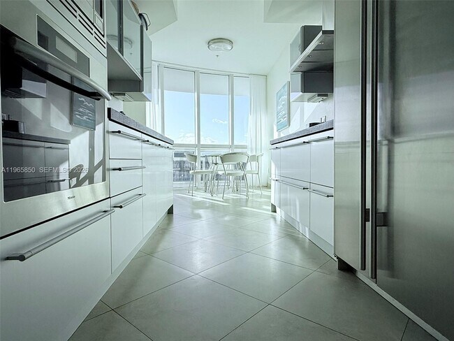 Building Photo - 18201 Collins Ave