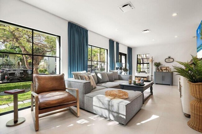 Building Photo - 151 NE 43rd St