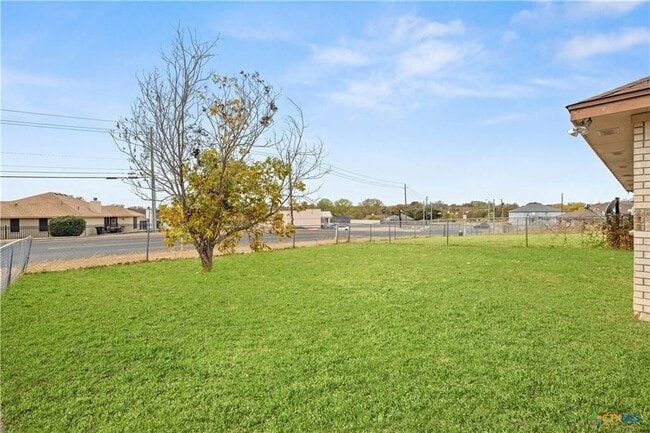 Building Photo - 3210 Raven Dr