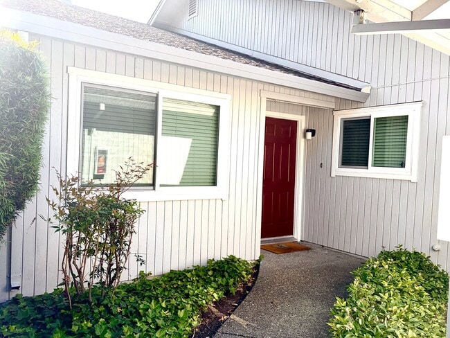 Building Photo - House like 2bed/1.5 Bath Condo with Spacious Corner Yard and 2 Car Garage