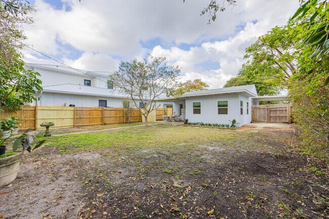 Building Photo - 730 Winters St