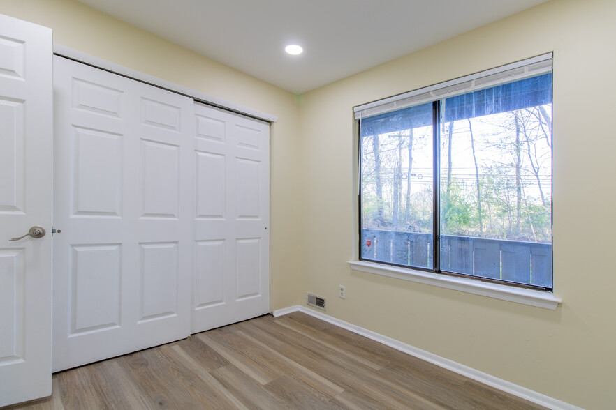 Building Photo - 1813 Meerbrook Ct