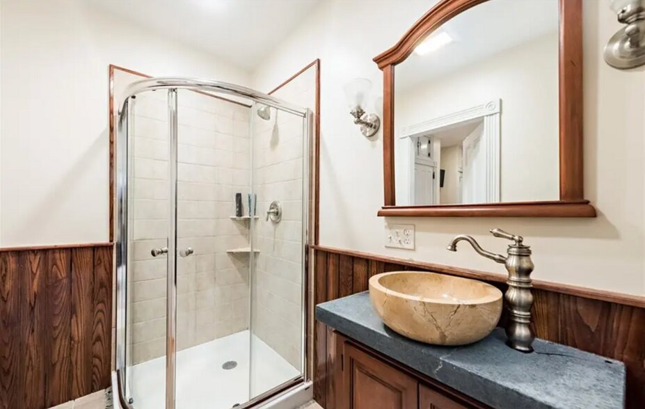 Building Photo - 17 Lincoln St