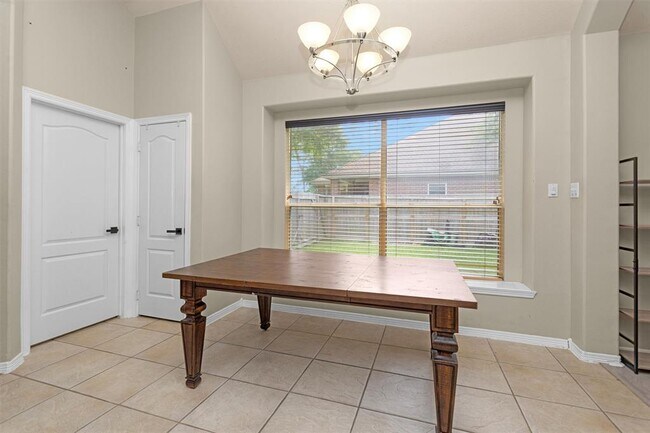 Building Photo - 7215 Wedgewood Dr