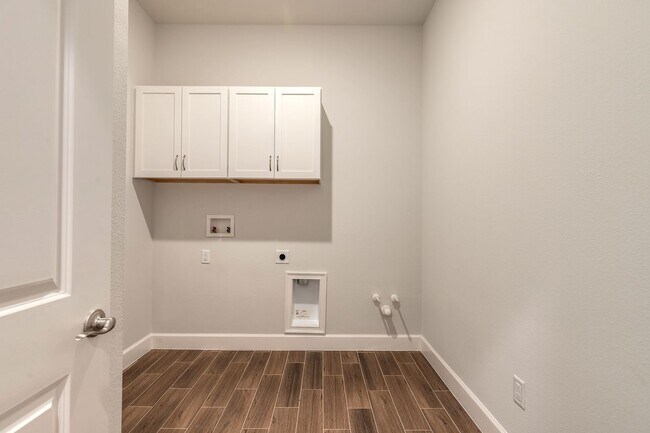 Building Photo - Brand new home in Mosaic subdivision. 3 car garage