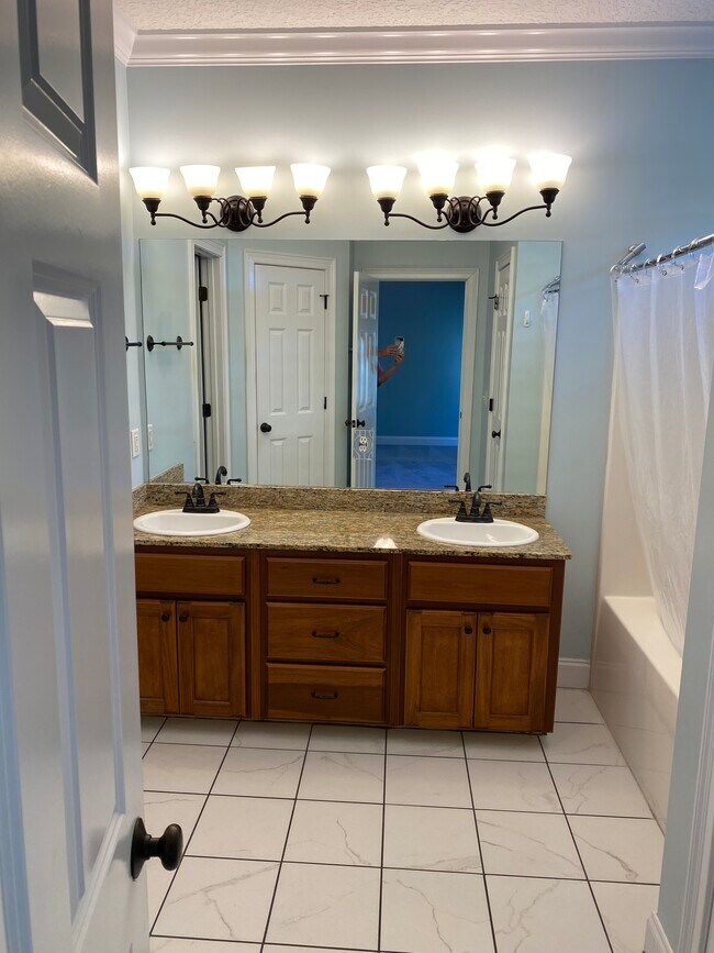 Building Photo - 56 Greyfield Dr