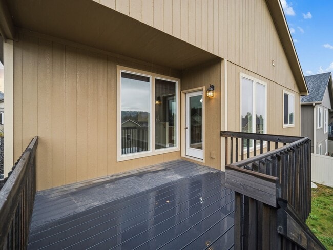 Building Photo - Spacious 5-Bedroom Home with Private Yard & Parking in Spokane