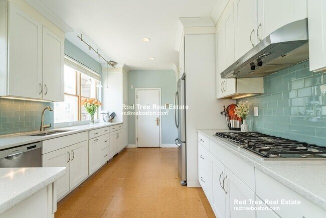 Building Photo - 327 Saint Paul St