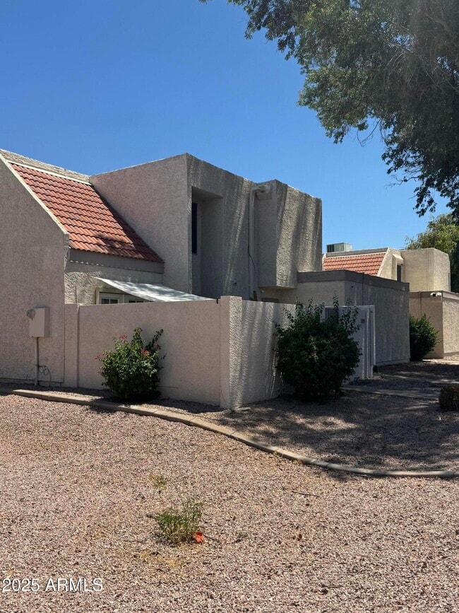 Building Photo - 1342 W Emerald Ave
