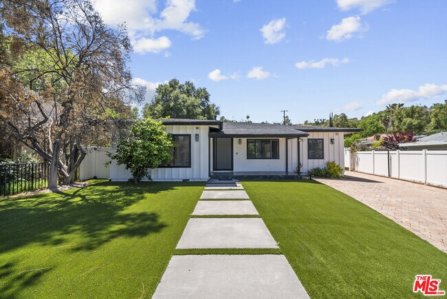 Building Photo - 4825 San Feliciano Dr