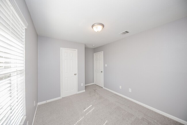 Building Photo - 1631 Dove Run