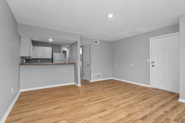 Building Photo - 1505 W 25th Ct