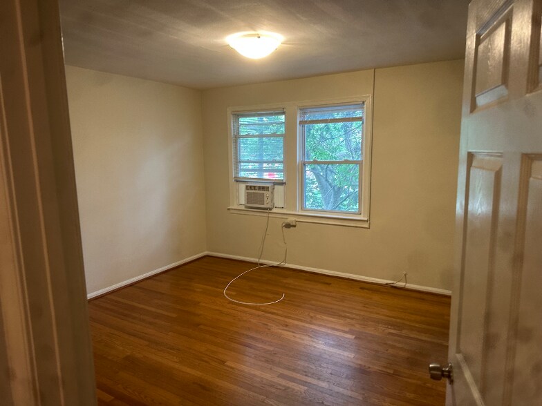 Building Photo - 920-919 19th St NE