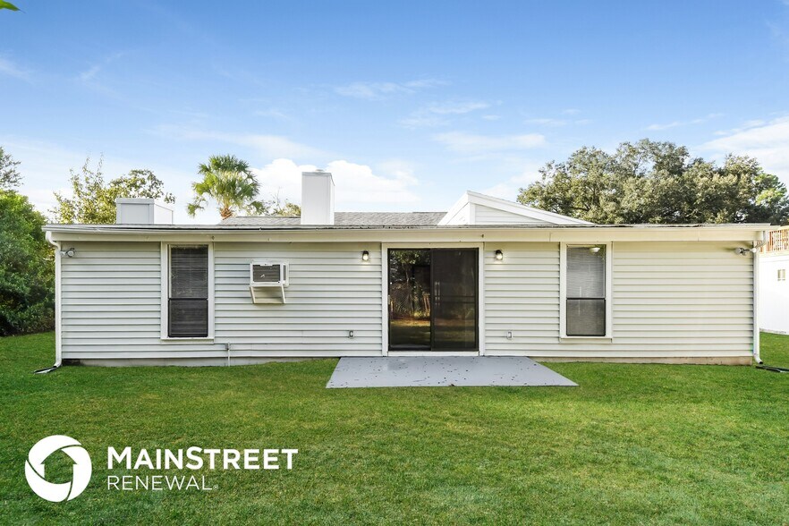 Building Photo - 11665 Summer Tree Rd N