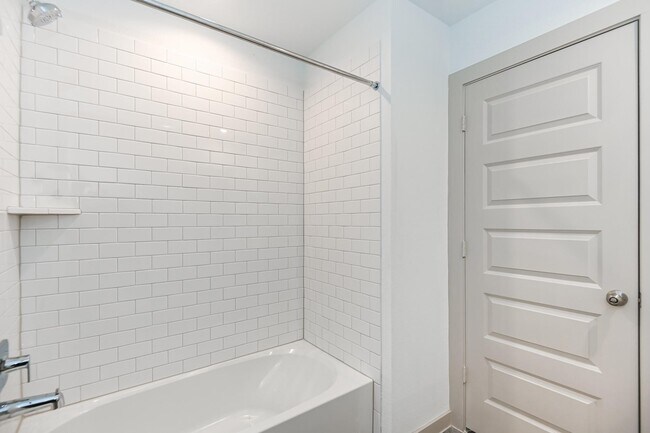 Building Photo - 14826 Cold Water Dr