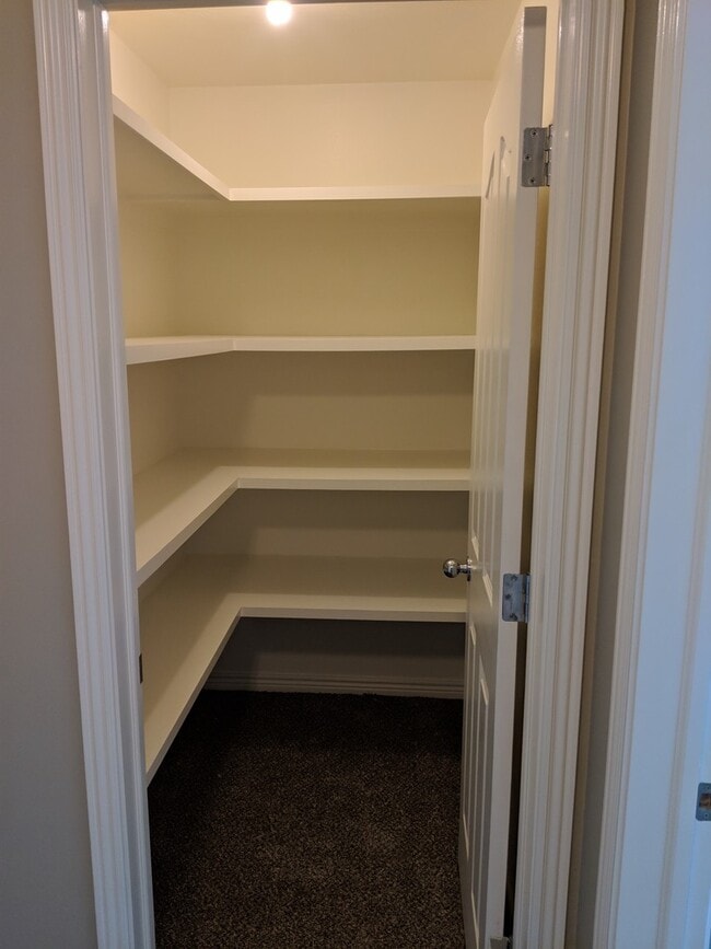 Building Photo - 2 Bed 1 Bath Delmar Condo in Sugar City!