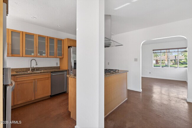 Building Photo - 901 W Willetta St